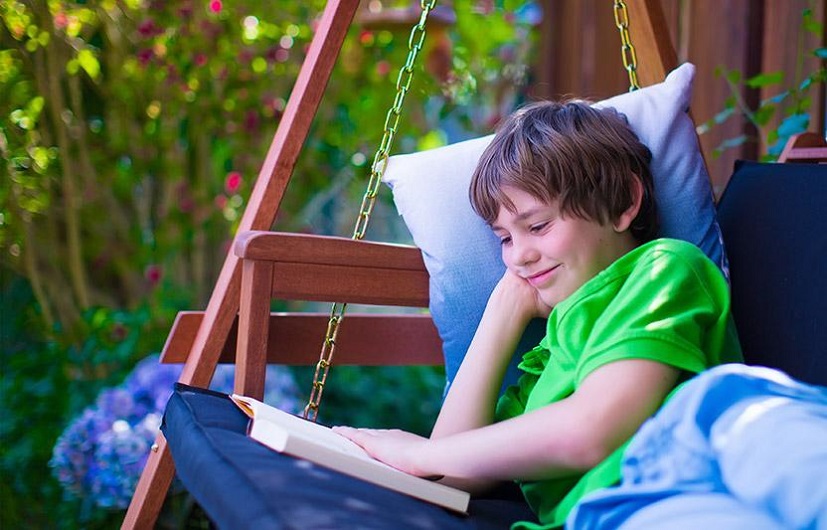 5 νέα βιβλία που αξίζει να διαβάσουν τα παιδιά σας φέτος το καλοκαίρι