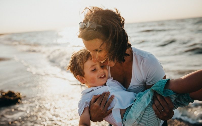 «Ξέρεις πόσος καιρός χωρίζει το «μαμά, κούνιες» από το «μαμά, θα πάω στη Γαλλία»; Στιγμές...