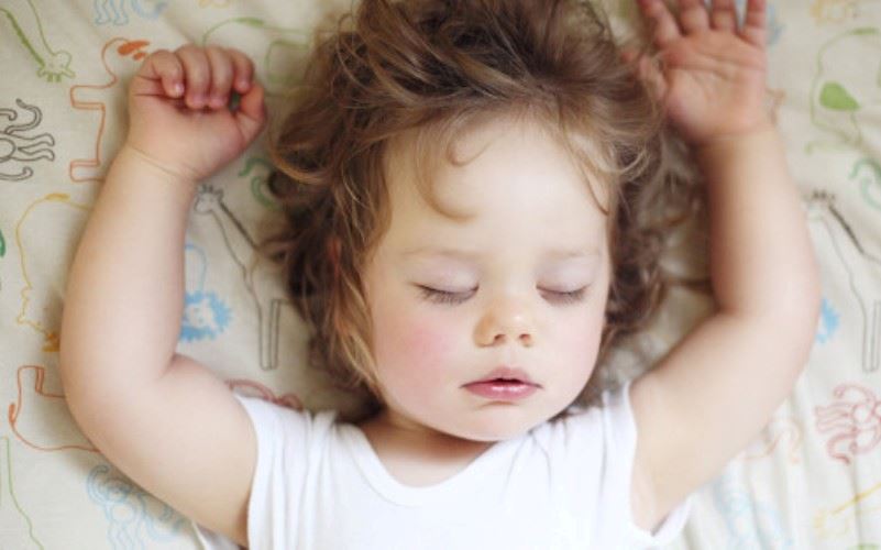 Γιατί βάζω τα παιδιά μου για ύπνο κάθε απόγευμα στις 7 μ.μ - ο κόσμος να χαλάσει