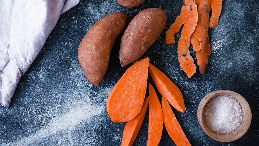 8 λόγοι για να φας γλυκοπατάτες και δύο συνταγές που θα λατρέψουν τα παιδιά