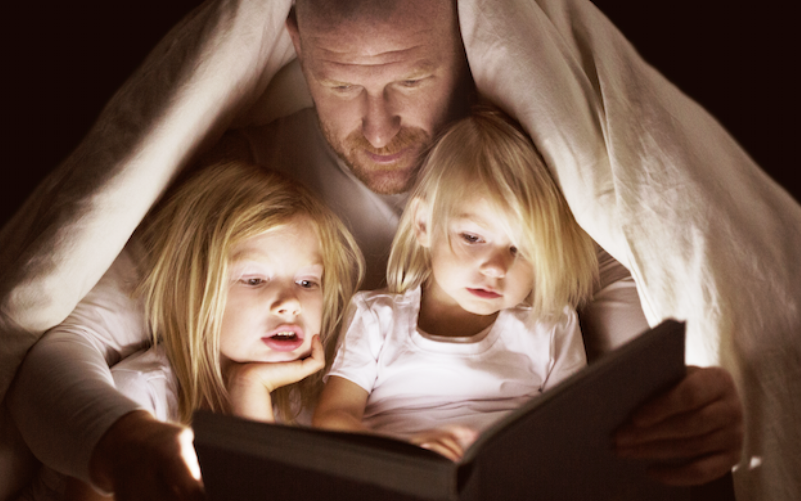 Οι 3 βασικές διαφορές που διαχωρίζουν έναν "μπαμπά", από έναν "πατέρα"