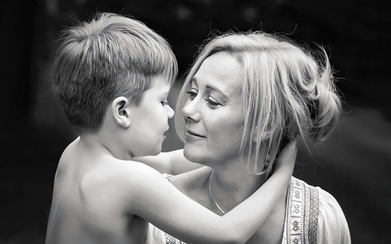 Τι είναι αυτό που χρειάζονται τα πολύ ευαίσθητα αγόρια από τη μητέρα τους