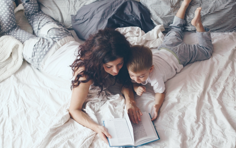 3 υπέροχα βιβλία που βοηθούν τη μαμά να εξηγήσει στο παιδί τον κόσμο