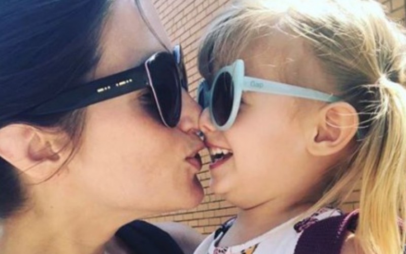 Μια γυναίκα κατηγορείται πως θηλάζει δημοσίως για να προκαλεί τους άντρες