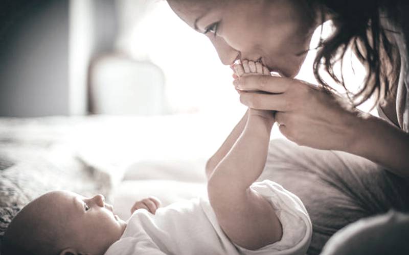 Πώς να καλλιεργήσετε την αυτοεκτίμηση στο παιδί, από την πρώτη μέρα της ζωής του