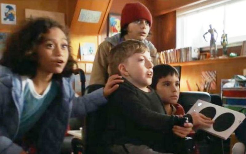 Η συγκινητική διαφήμιση της Microsoft για ένα αγόρι με σύνδρομο Escobar