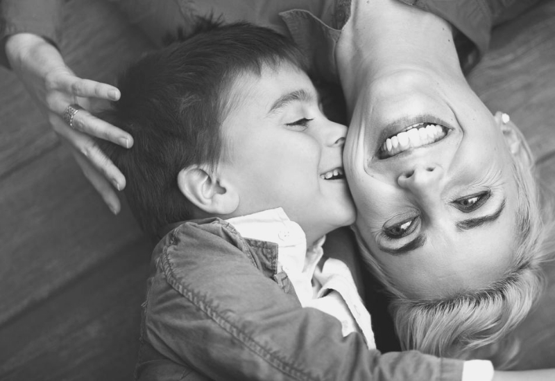 Η μητρότητα είναι ένα ταξίδι με πολλά «γλυκόπικρα» αντίο