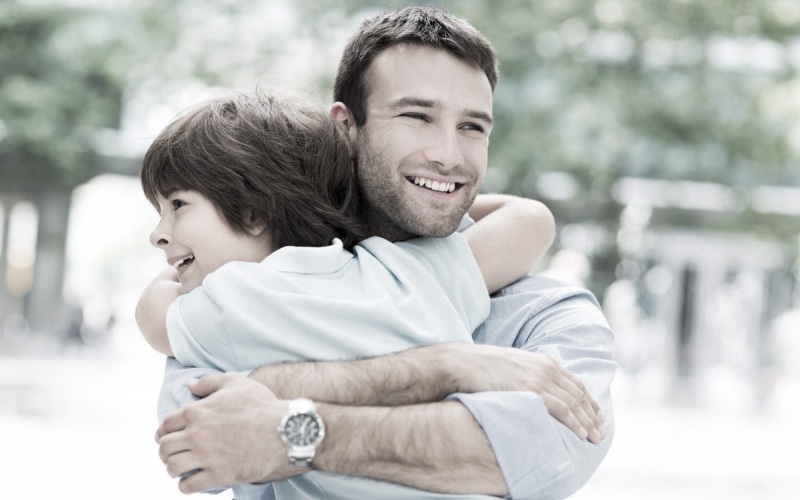 Οι μαμάδες "προτιμούν" τις κόρες και οι μπαμπάδες τους γιους σύμφωνα με έρευνα