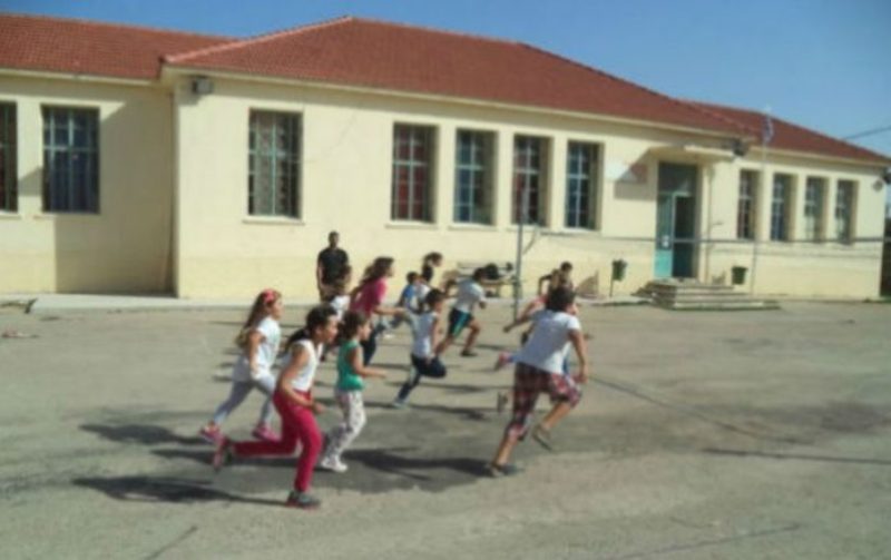 Χανιά: Οι δασκάλες στέλνουν σπίτι τα παιδιά διαβασμένα, όμως οι γονείς το βρίσκουν “περίεργο”