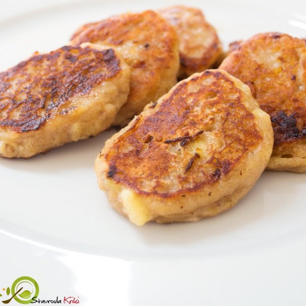 Μαύρισαν οι μπανάνες; Φτιάξε μίνι τηγανίτες με τρία υλικά