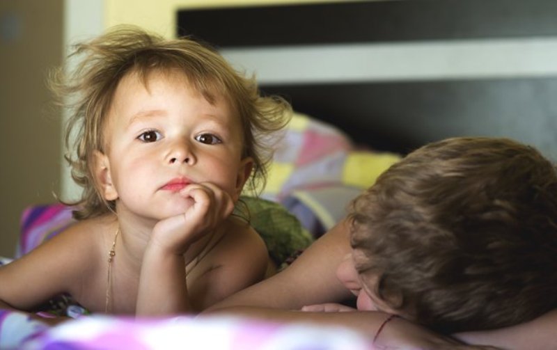 Πώς να βοηθήσετε το "κακό παιδί" της οικογένειας να ξεφύγει από το ρόλο του ταραχοποιού
