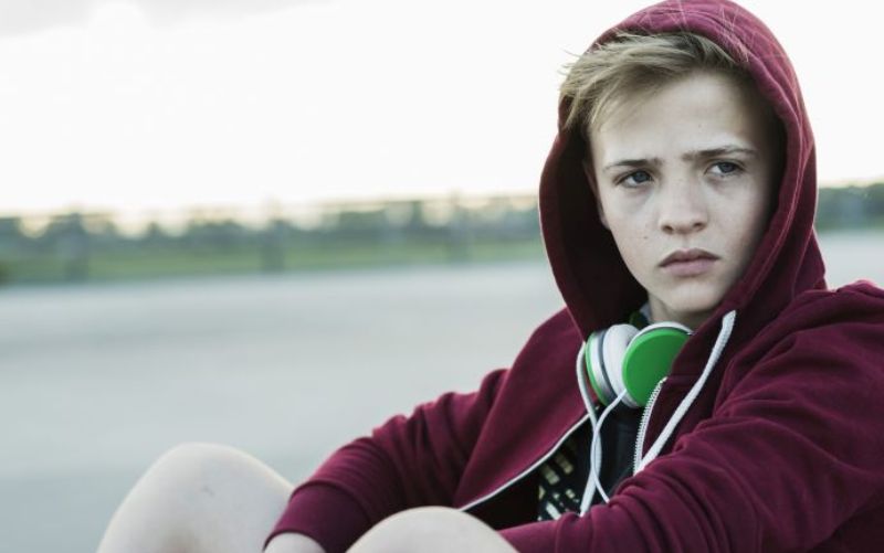 Τα υπερβολικά σημάδια επιθετικότητας του εφήβου είναι απελπισμένες εκκλήσεις για βοήθεια