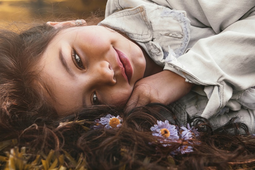 Μεγαλώνουμε παιδιά που δεν βλέπουν το άλλο μισό της ζωής