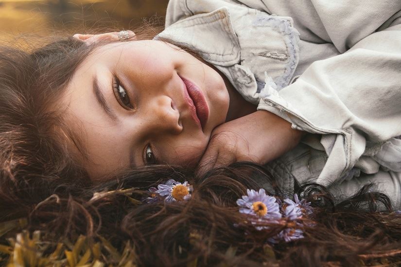 Μεγαλώνουμε παιδιά που δεν βλέπουν το άλλο μισό της ζωής