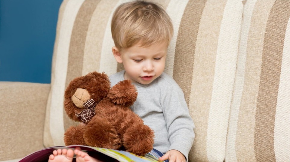 4 τρόποι για να βοηθήσουμε τα παιδιά να γνωρίσουν τον κόσμο μας