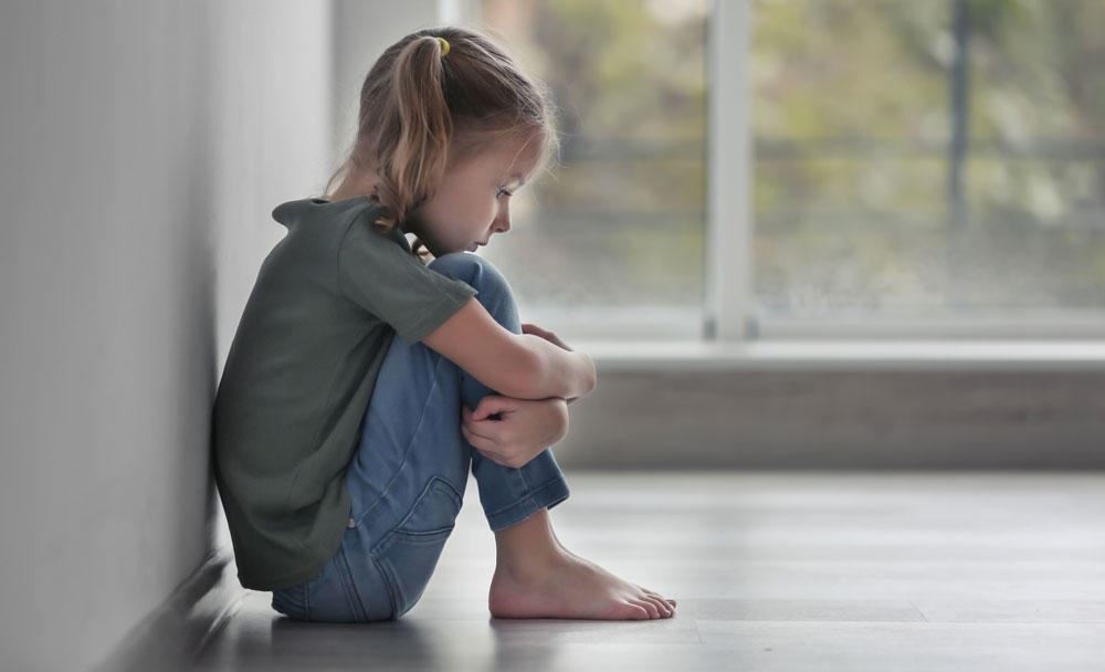 Time-out | «Μαμά, όταν είμαι θυμωμένη, μη με αφήνεις μόνη με τις μαύρες σκέψεις μου»