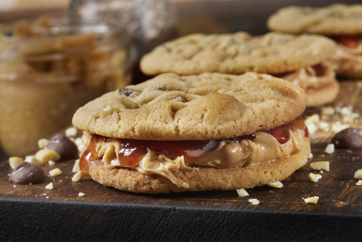 Γεμιστά μπισκότα βρώμης με φυστικοβούτυρο