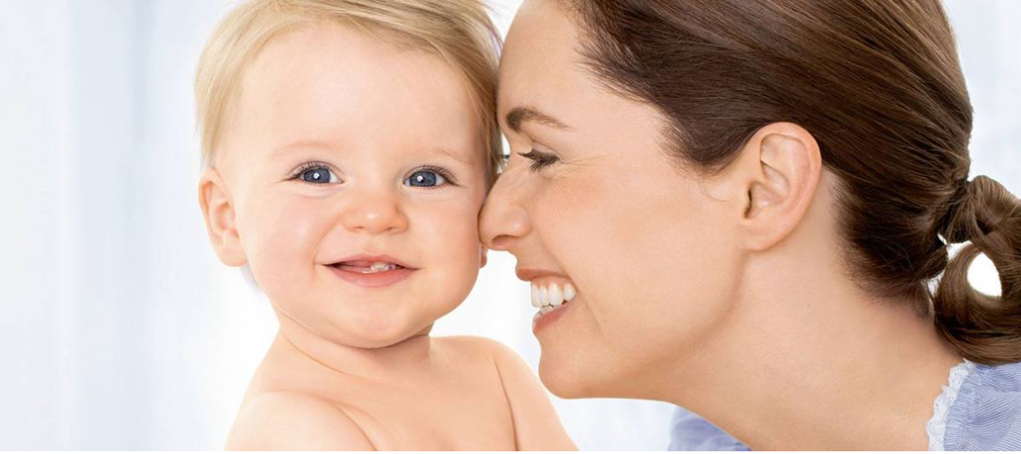 7 must have προϊόντα για την τσάντα παραλίας μιας μαμάς