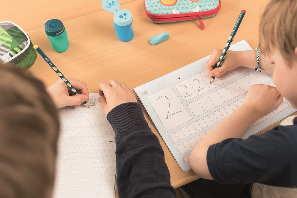 Το μυστικό για να μη δείτε ποτέ την παρατήρηση, «κάνε καλύτερα γράμματα», στο σχολικό τετράδιο!