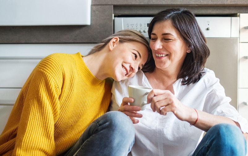 Έρευνα: Οι Έλληνες «συντηρούν» τα ενήλικα παιδιά τους