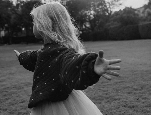 «Η Gillian δεν μπορεί να παραμείνει καθιστή στο σχολείο»: Μια αλήθινη ιστορία για τα πρέπει και τις βιαστικές "διαγνώσεις"