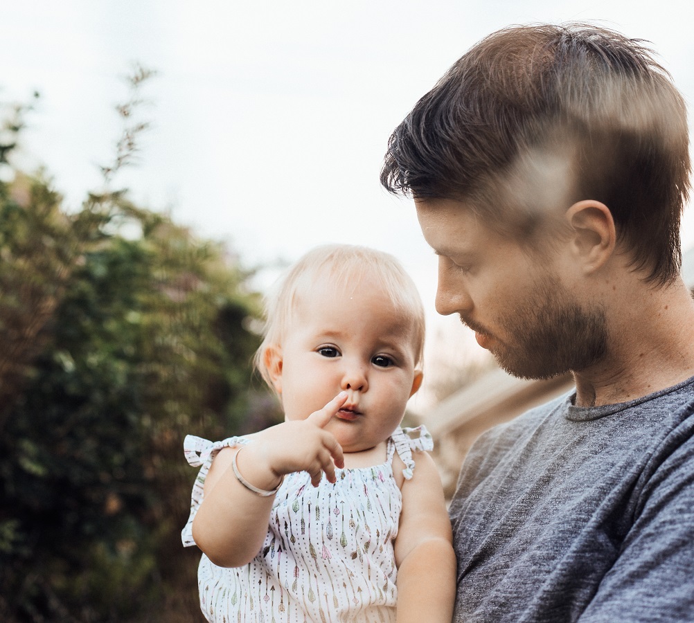 Μπαμπάδες κάθονται στα θρανία για να γίνουν καλύτεροι γονείς