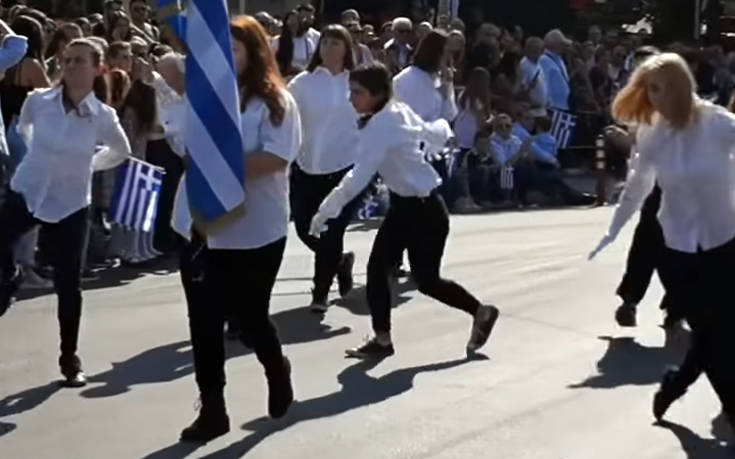 Τα 10 κορίτσια εξηγούν γιατί παρέλασαν «διαφορετικά» στη Νέα Φιλαδέλφεια