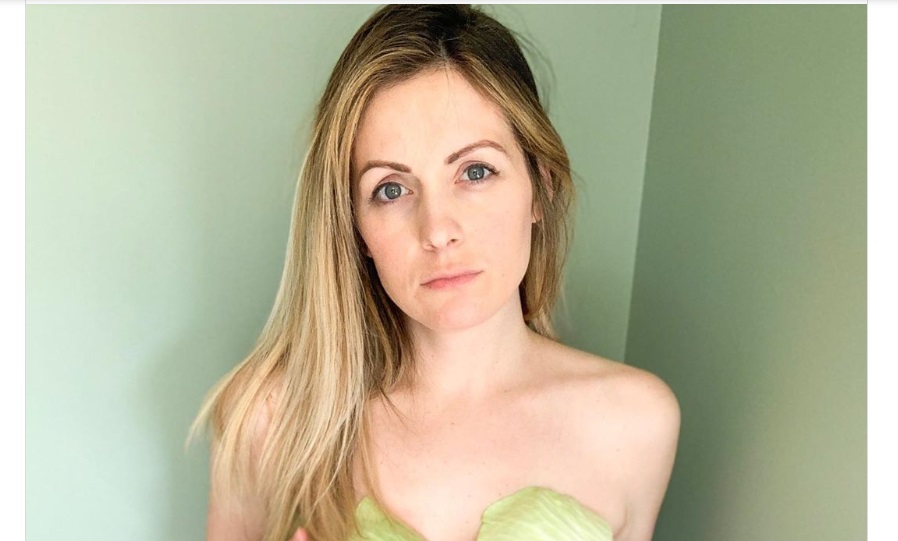 VIRAL | Μαμά προσπαθεί να σταματήσει το θηλασμό βάζοντας λάχανο στο στήθος της