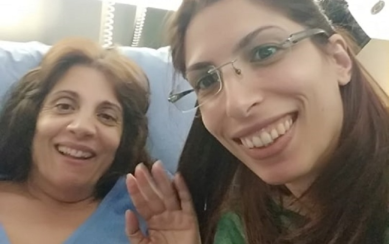 Έγινε παρένθετη μητέρα και γέννησε το παιδί της κόρης της: Η αληθινή ιστορία της 55χρονης Ευανθίας