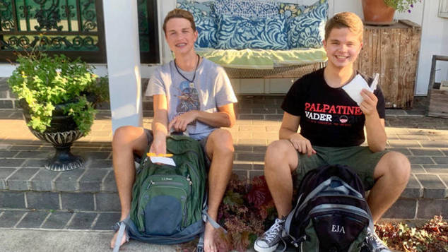 «Οι γιοι μου έχουν πάντα σερβιέτες και ταμπόν στη σάκα τους»