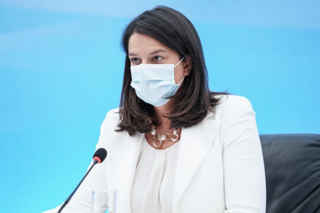 Η μάσκα εκμηδενίζει τις αποστάσεις, είπε η υπουργός Παιδείας, Ν.Κεραμέως