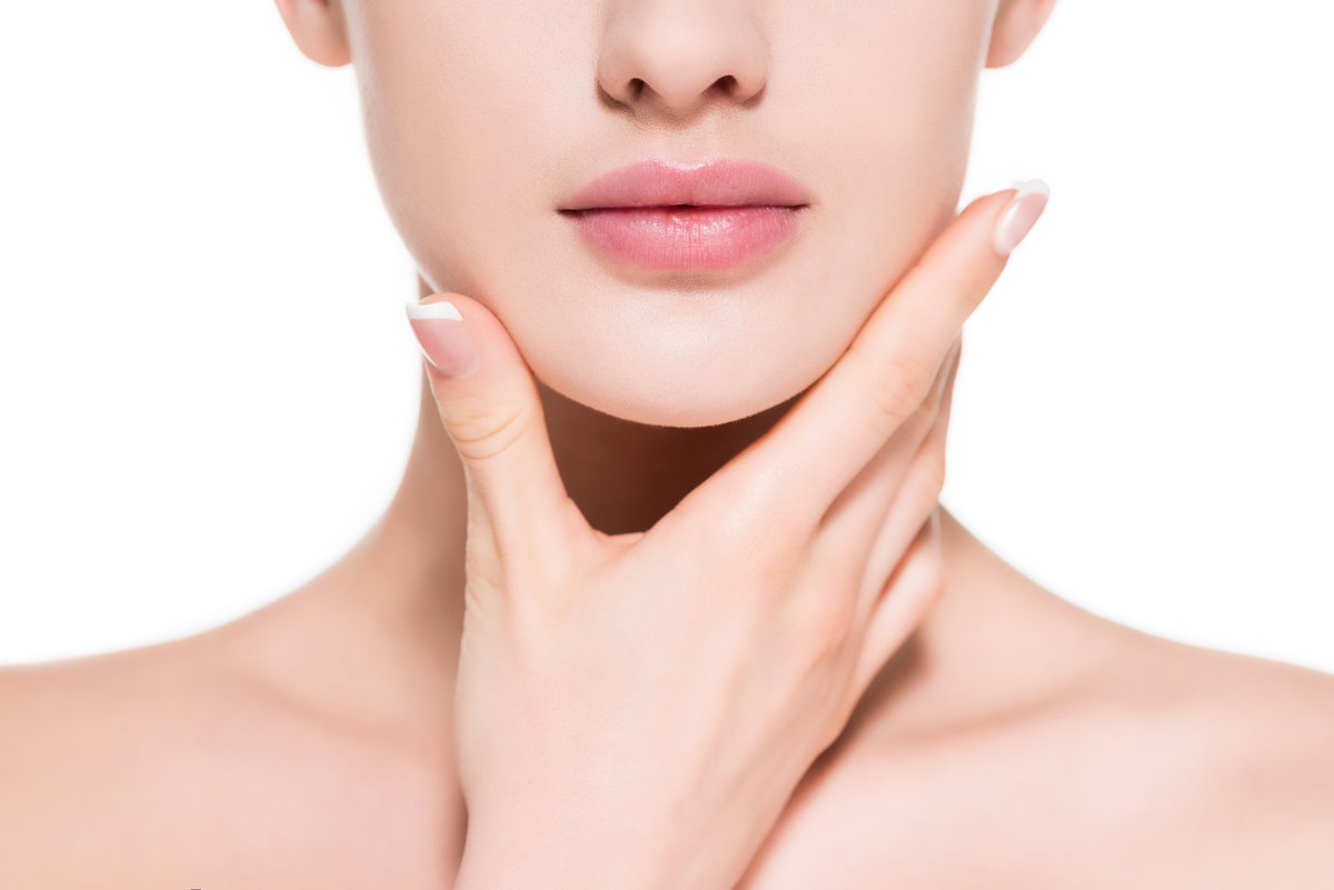 Ο πλαστικός χειρουργός αναλύει μια νέα τάση για να αποκτήσετε συμμετρία και φρεσκάδα στο πρόσωπό σας