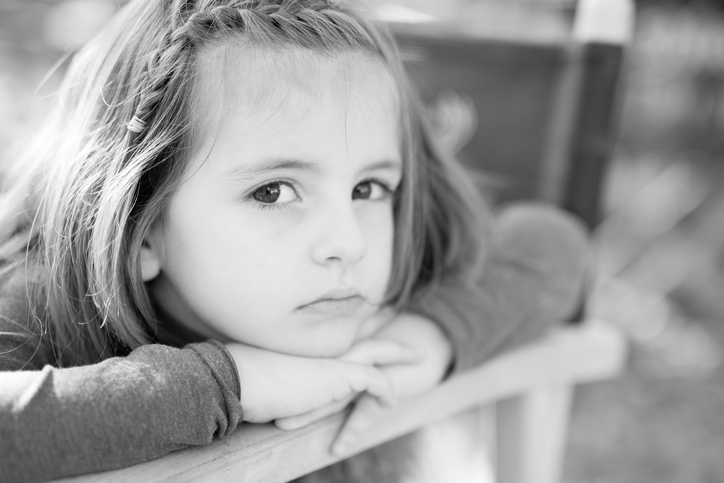 "Φαντάζομαι μία χώρα όπου τα μικρά κορίτσια είναι μικρά για πολύ καιρό"- Για τα κορίτσια που όλοι περιμένουν να είναι "μεγάλα"