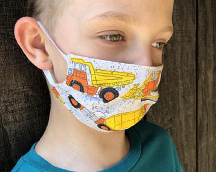 Στο τραπέζι η υποχρεωτική χρήση διπλής μάσκας