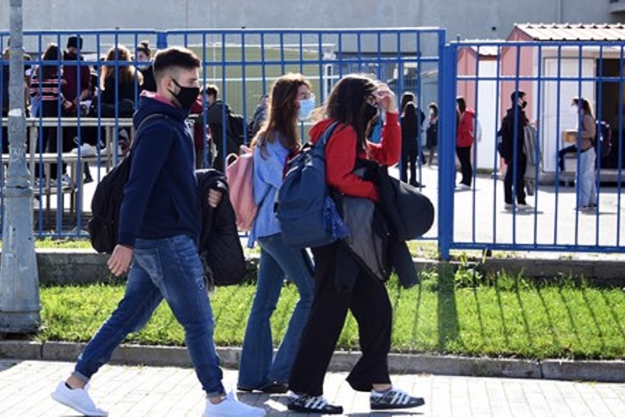 Πατέρας εισέβαλε σε σχολείο και επιτέθηκε φραστικά σε συμμαθητές του γιου του