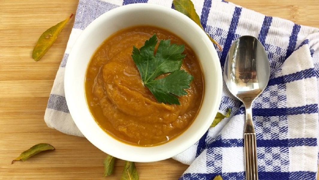 Χειμωνιάτικη βελουτέ σούπα με γλυκοπατάτα. Τέλεια για κρύες μέρες και νύχτες!