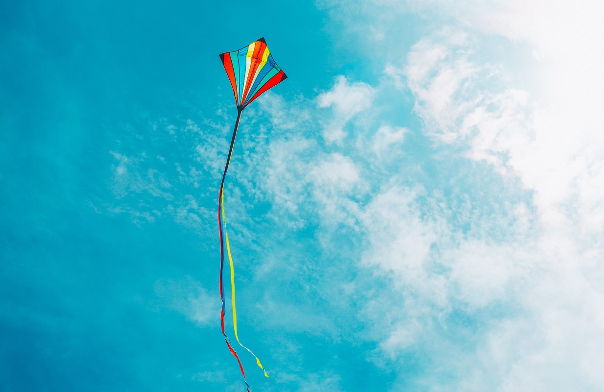 Η πιο εύκολη κατασκευή χαρταετού – όπως τον φτιάχνουμε με τα παιδιά μου