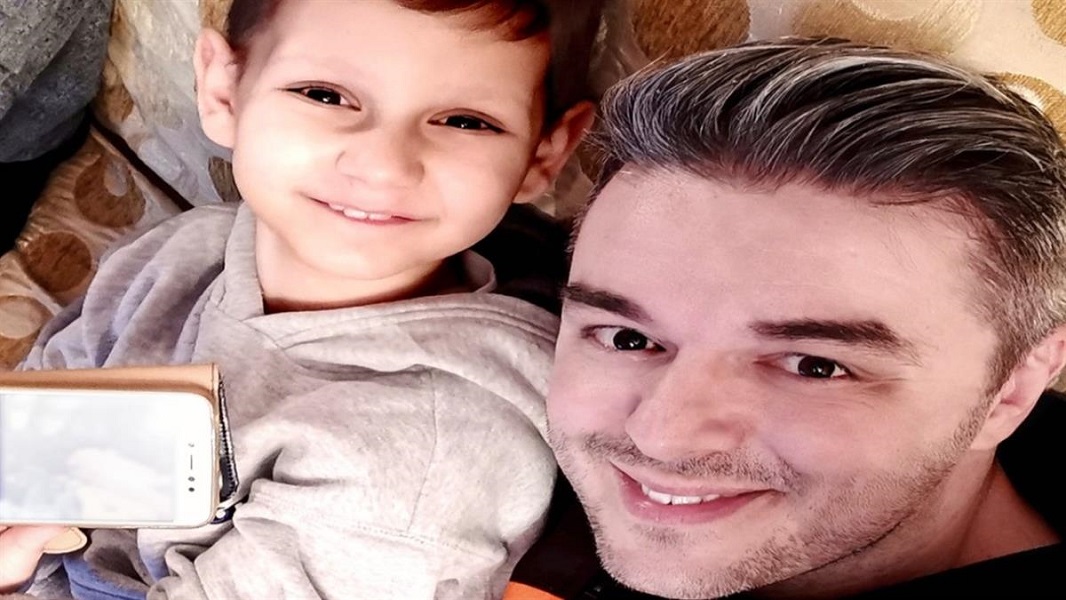 Ο μικρός Βαγγέλης νίκησε τον καρκίνο και επιστρέφει στην Ελλάδα μετά από 4 χρόνια!