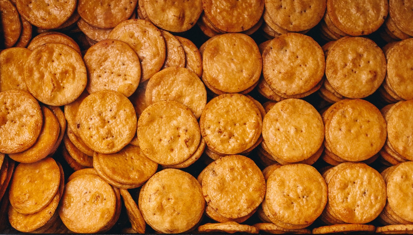 Υγιεινά σπιτικά κρακεράκια για όλη την οικογένεια