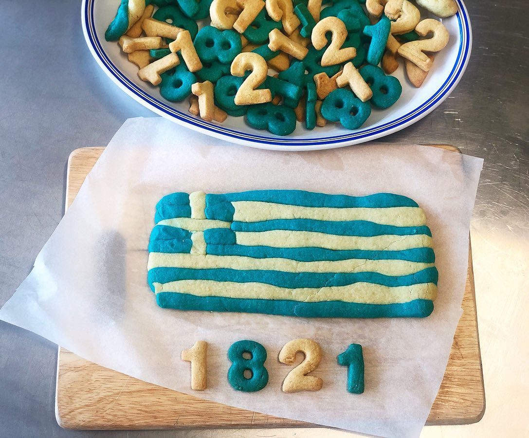 Ο Γιώργος Ευγενειάδης φτιάχνει...σχολικά επαναστατικά μπισκότα!