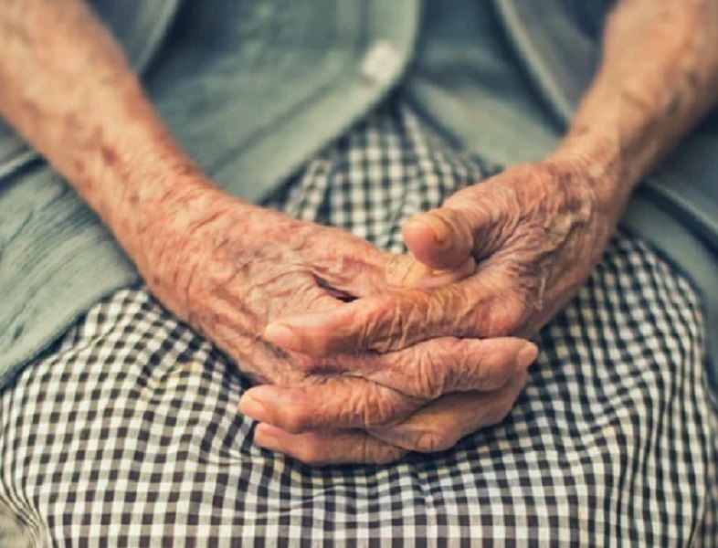 Ακούω υποτιμητικά «δουλεύεις για να ξεσκατίζεις». Όμως εγώ είμαι υπερήφανη για τη δουλειά μου