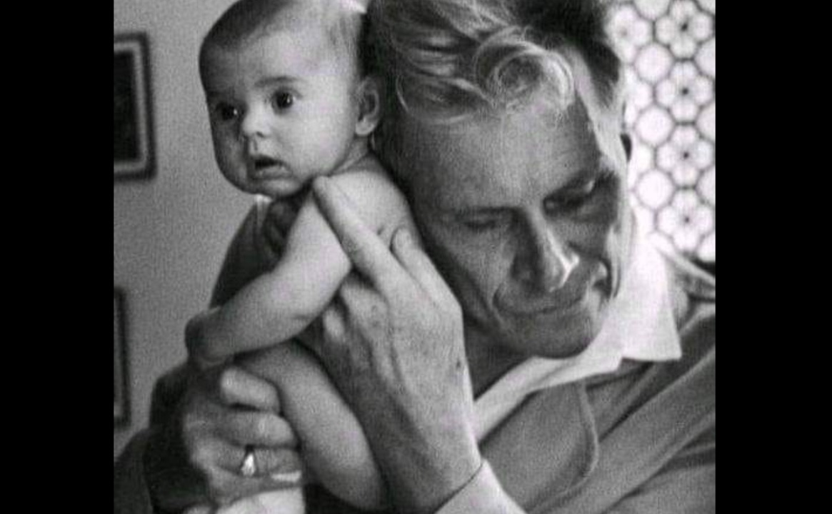 Albert-André Nast | Ο τυφλός γιατρός που βοήθησε να έρθουν στη ζωή 4 χιλιάδες μωρά