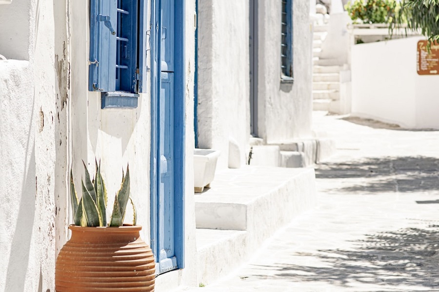 "Το Πάσχα είναι προτιμότερο να αραιώσουμε στα χωριά μας, παρά στα διαμερίσματά μας"