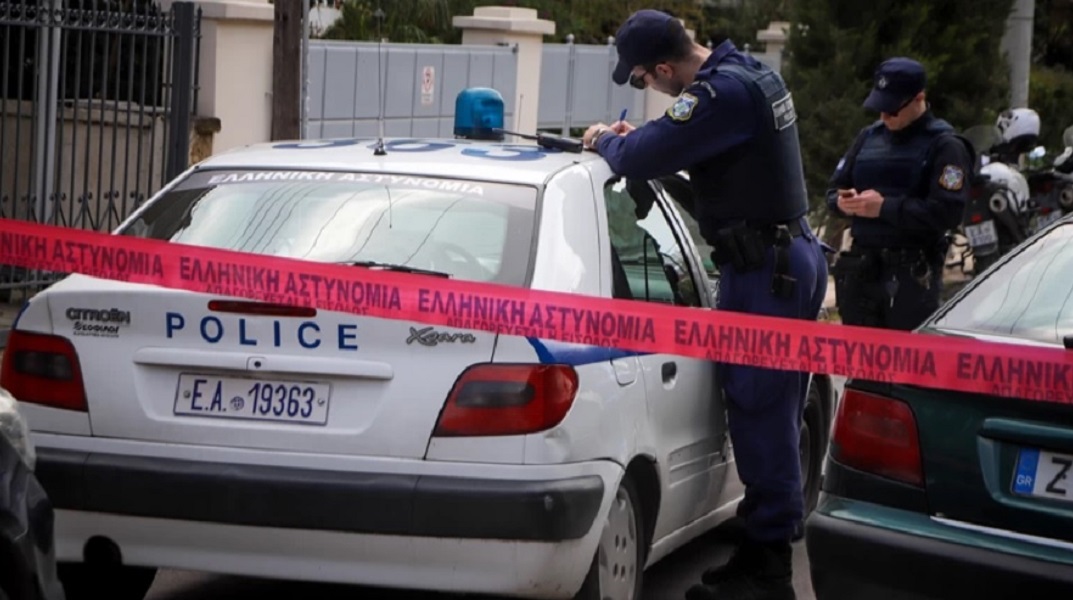 Βύρωνας: Γυναίκα πέταξε από το μπαλκόνι πετρέλαιο σε παιδιά επειδή την ενοχλούσαν