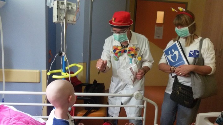 Οι άνθρωποι που νικάνε την μοναξιά των γιορτών στα νοσοκομεία