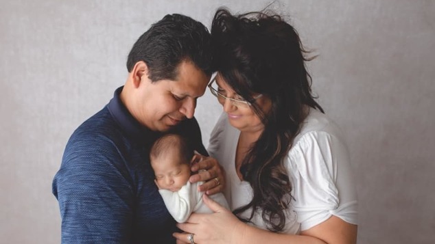 Έγινε μητέρα στα 50 της - μετά την εμμηνόπαυση. Προσπαθούσε να κάνει παιδί 8 χρόνια