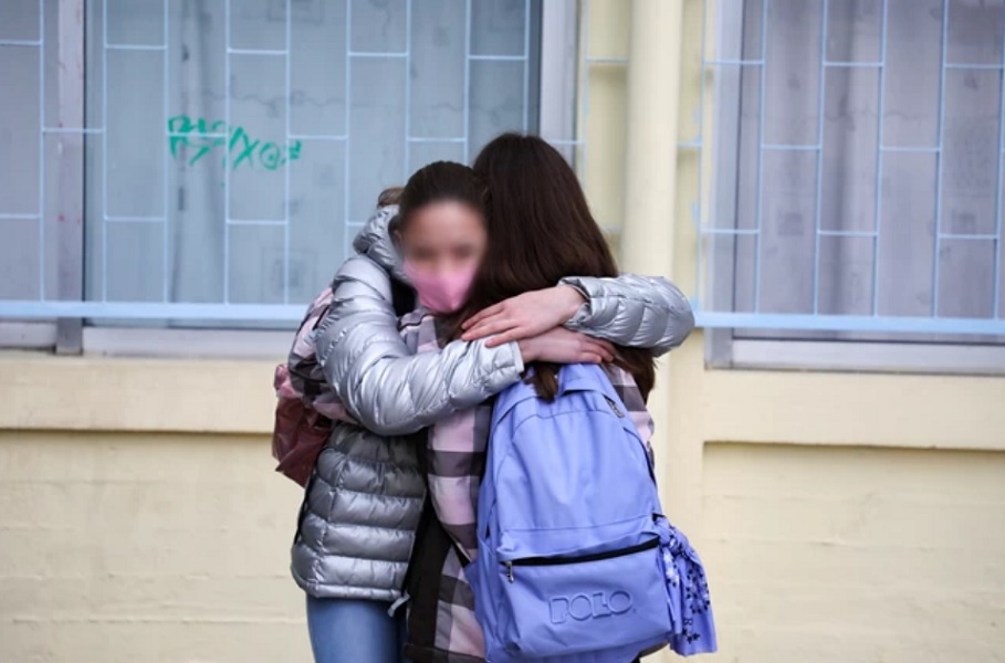 Πώς ξεμπρόστιασαν οι γονείς τον δάσκαλο - Tα SMS που έστελνε στις μαθήτριες