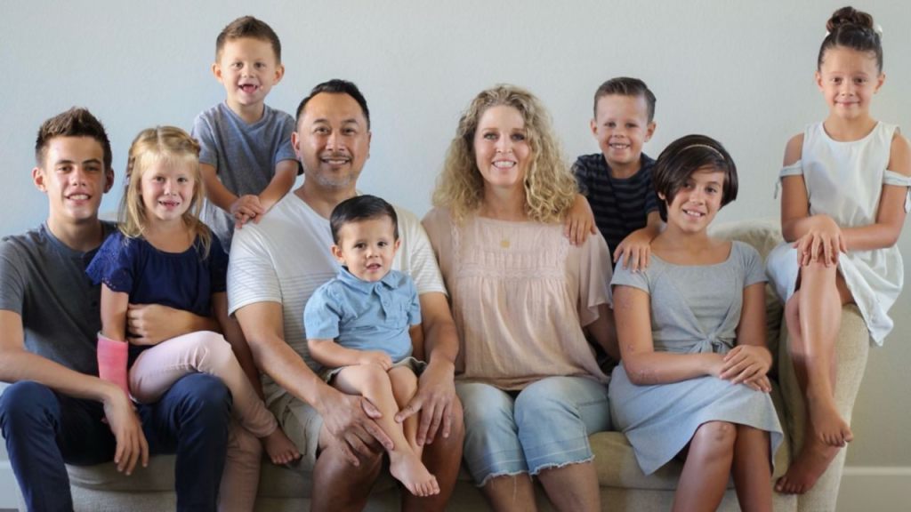 Ζευγάρι υιοθέτησε 7 παιδιά που έμειναν ορφανά μετά από τροχαίο