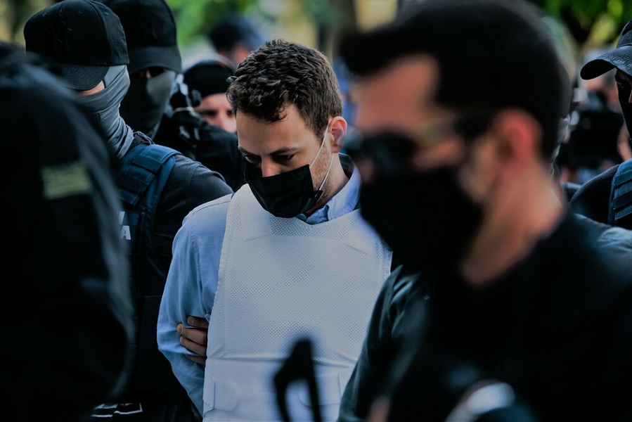 «Καταπέλτης» η μητέρα της Κάρολαϊν για τον Μπάμπη Αναγνωστόπουλο – «Δεν θέλουμε τα χρήματά του»