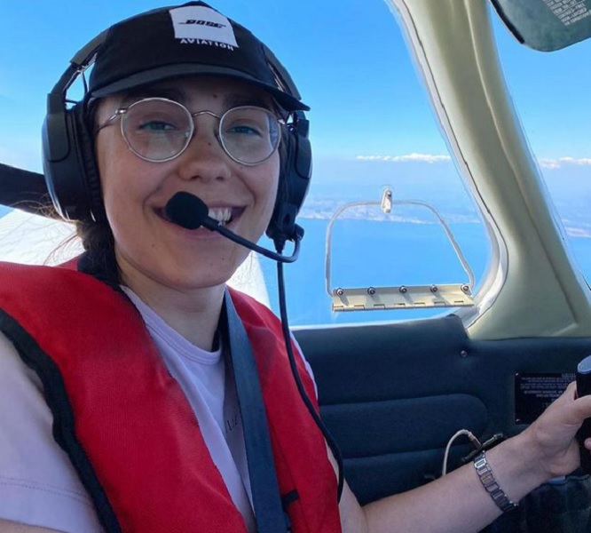 Μια 19χρονη θέλει να γυρίσει τον κόσμο με το αεροσκάφος της- Θα πετάξει ολομόναχη